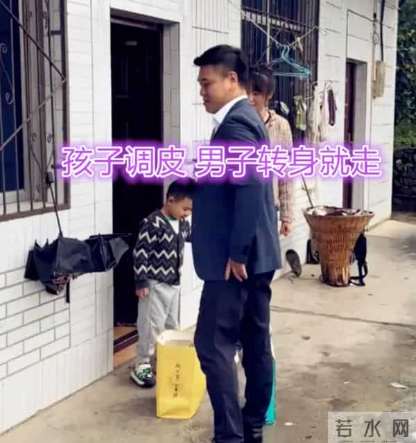 男子相亲，二婚女子4岁儿子一脚踢翻礼品，网友：男子一转身救3代