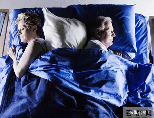 50岁后分房睡,多数夫妻其实都瞒着你,这三个真实原因!