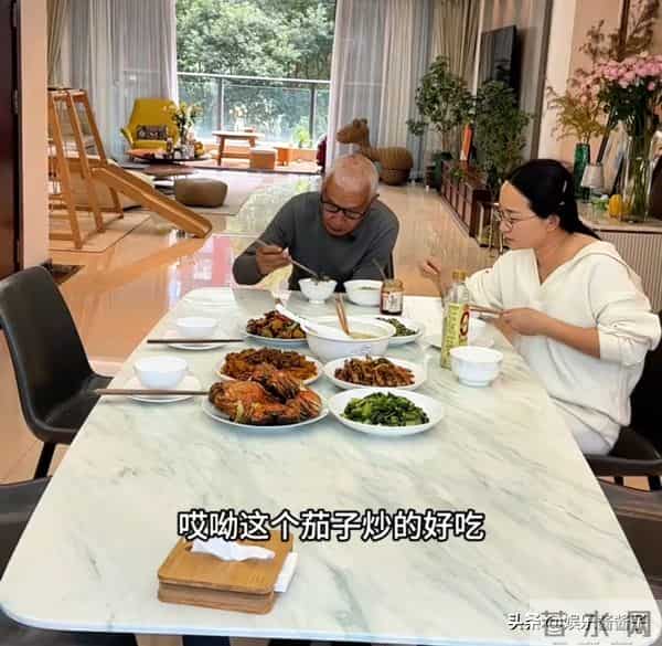 红姐只考虑自己，看周阿姨这样做就知道，难怪小凤和老爹会夸她