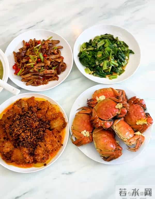 红姐只考虑自己，看周阿姨这样做就知道，难怪小凤和老爹会夸她