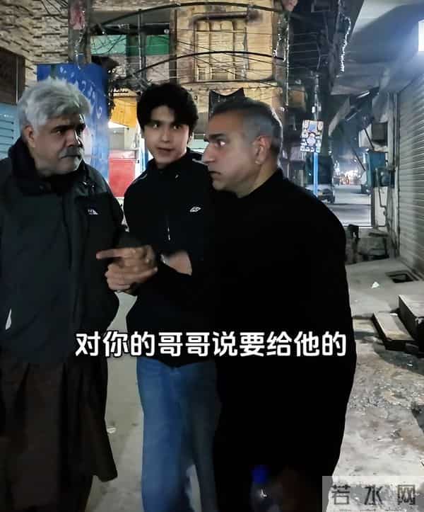 麦子哥哥计划赴巴为父亲和小叔撑腰，麦子爸爸一句话过于现实！