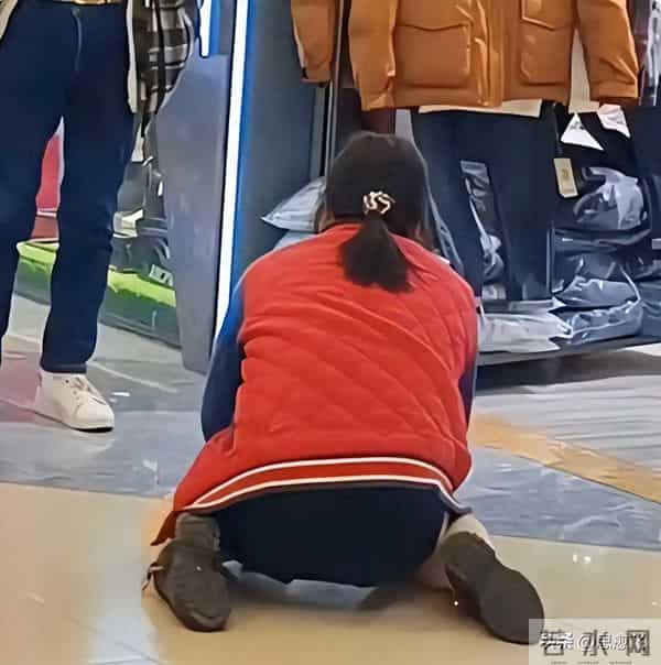 女人为买299元羽绒服给老公下跪,她的做法一点不值得同情