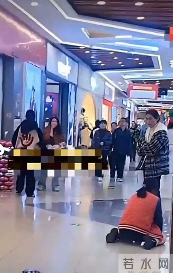 一个女人跪着求老公买件不到三百的衣服，没工作的生活有多难