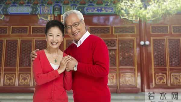 那一晚,洗完澡,我掀开了70岁老伴的被子,她说“我们分居吧”