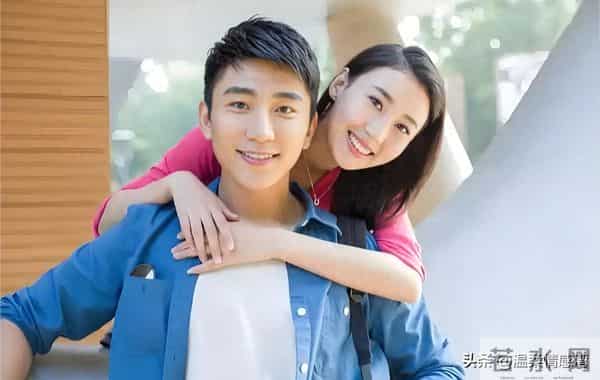 女人默许这三件事,其实是在暗示她爱你