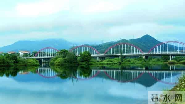 云南女子车祸成植物人，未婚夫守在身边照顾一年，如今女子怎样了