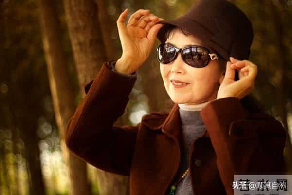 两性关系:60多岁的阿姨们坦言,女人找老伴,最大的需求是这一点