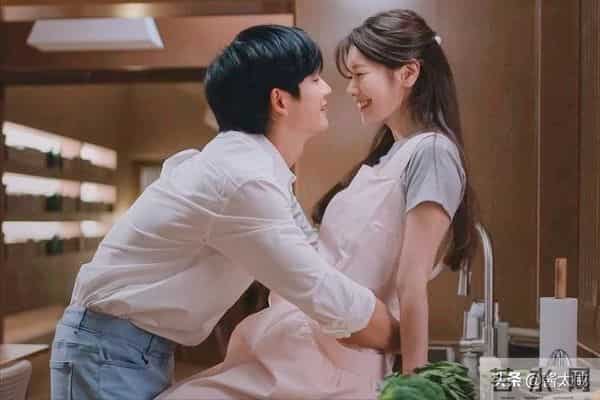 水瓶座遇到谁就怦然心跳 又和谁火药味不断 到底哪种感情最折磨