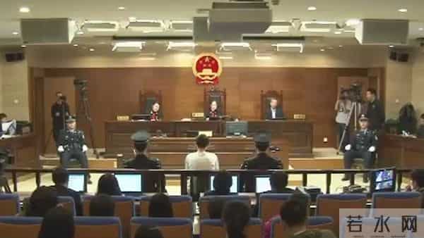 和父母同睡18年，男子内心产生阴影，他做出了一个惊人的举动