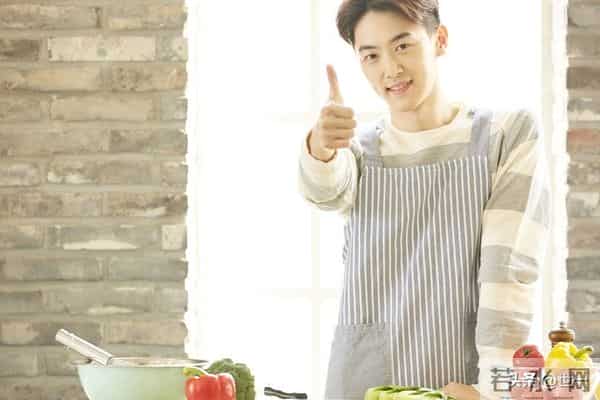 装得再深，也会露出来：男人心里有没有老婆，看这些地方