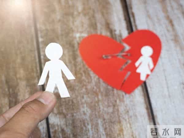 夫妻之间，不要太高估了你的枕边人，有两件事情你要留个心眼