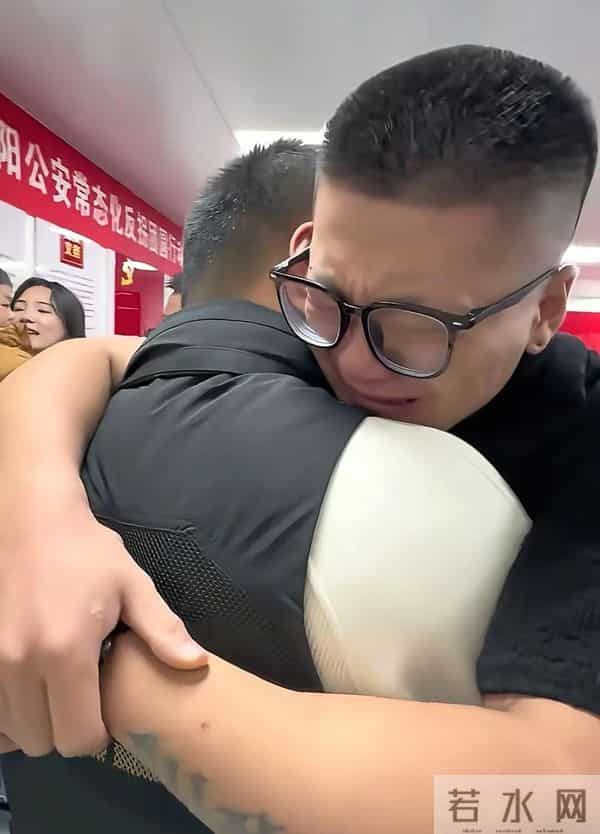 南京双胞胎认亲半月反目?27年后抱着哭又在直播撕破脸