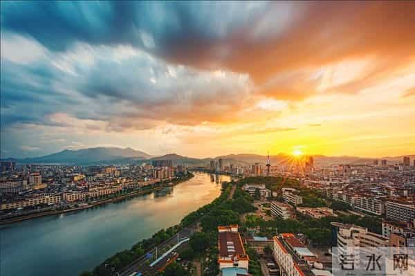 云南女子车祸成植物人,未婚夫守在身边照顾一年,如今女子怎样了