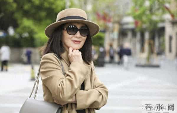 两性关系:60多岁的阿姨们坦言,女人找老伴,最大的需求是这一点