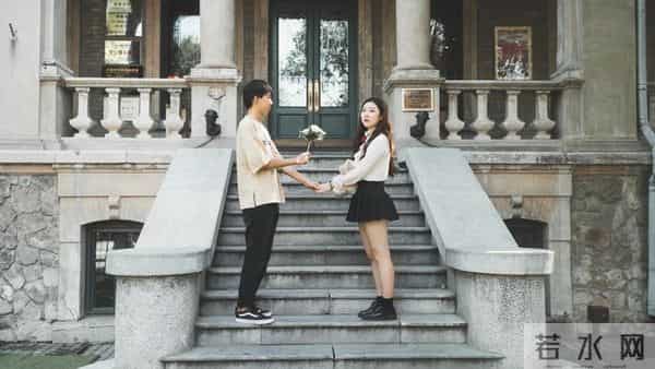 不管是情人还是夫妻，女人没为你做以下事，说明你在她心里不重要