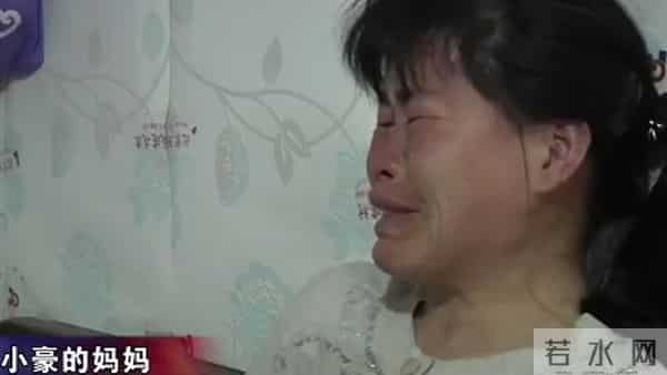 和父母同睡18年，男子内心产生阴影，他做出了一个惊人的举动