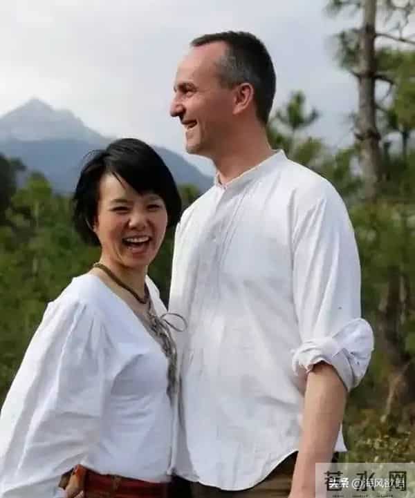 龚琳娜离婚1年未释怀,父母飞云南承包家务,老爸洗碗做饭太心疼