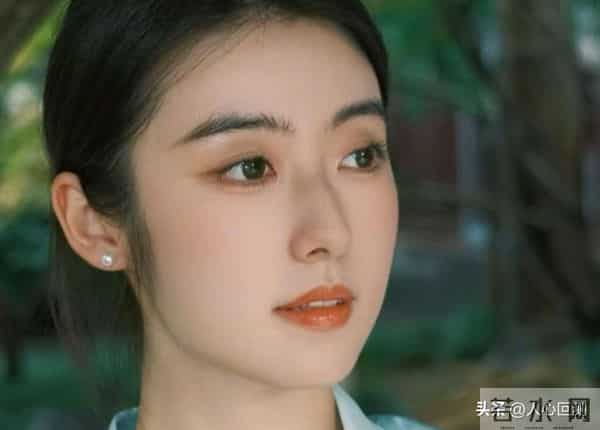 “她是不是喜欢你？”直男式观察指南，让你不再错过信号