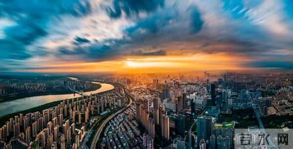 人活到通透的三个觉醒：当下即圆满，孤独即清欢，活着即顶配。