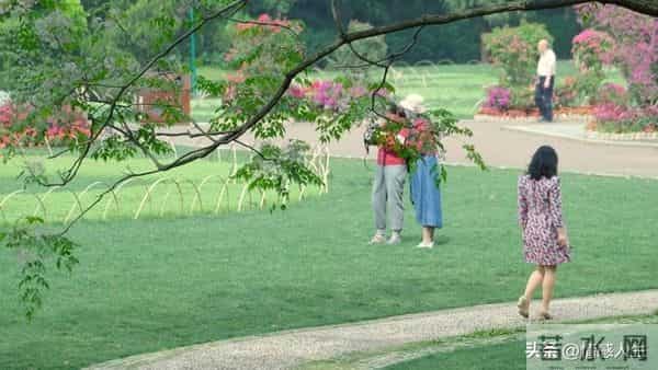 “撩”中年女人，用这三个方式“试探”，若及时回应，便是愿意