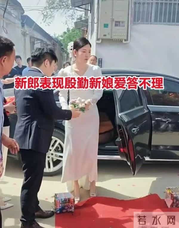 38岁大叔娶25岁新娘,新娘全程冷脸摆臭脸,网友:这婚撑不过半年