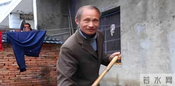 2011年,安徽48岁光棍因酷似普京,出场费5千,被俄罗斯富婆追求