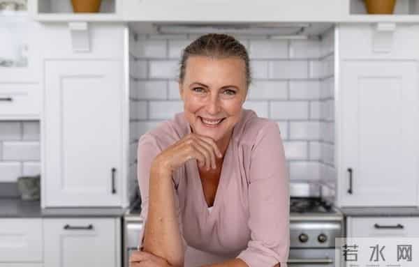 两性关系-50岁,不怕你动手动脚,就怕你动这三样