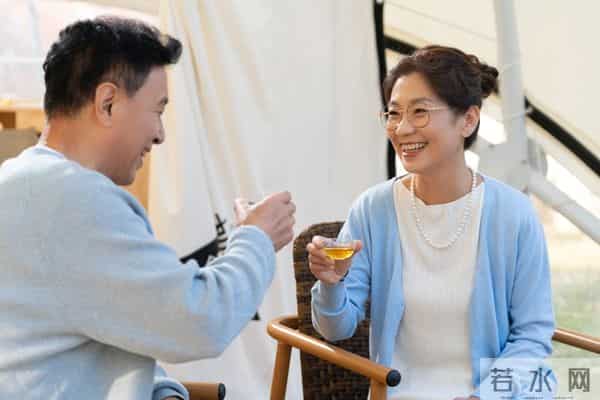 五十五岁后的女人和男人最上瘾的关系,不要太辣