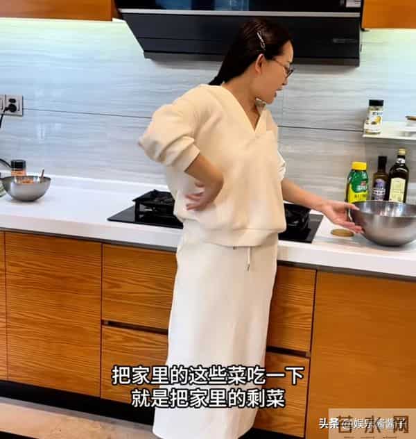 红姐只考虑自己，看周阿姨这样做就知道，难怪小凤和老爹会夸她