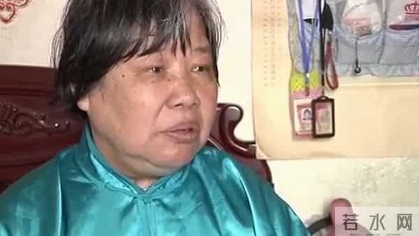 和父母同睡18年，男子内心产生阴影，他做出了一个惊人的举动