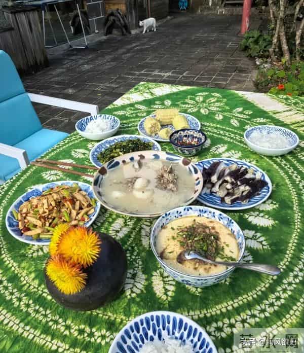 龚琳娜离婚1年未释怀,父母飞云南承包家务,老爸洗碗做饭太心疼