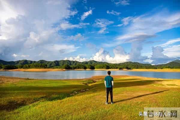 一个人最舒服的状态:读书,喝茶,独处,慢慢活着