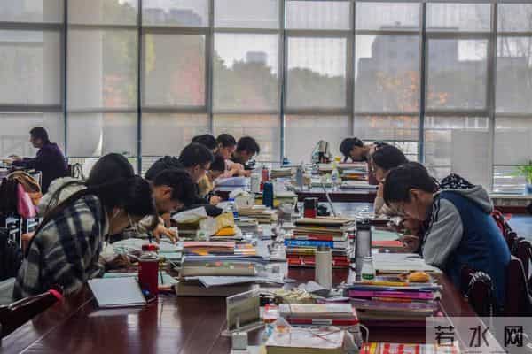 “吕布都服你!”博士生晒三份学历证明,三姓家奴下场都不好!