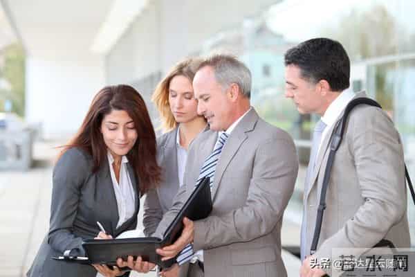 我认为,办公室主任的工作不是管人,而是平衡关系