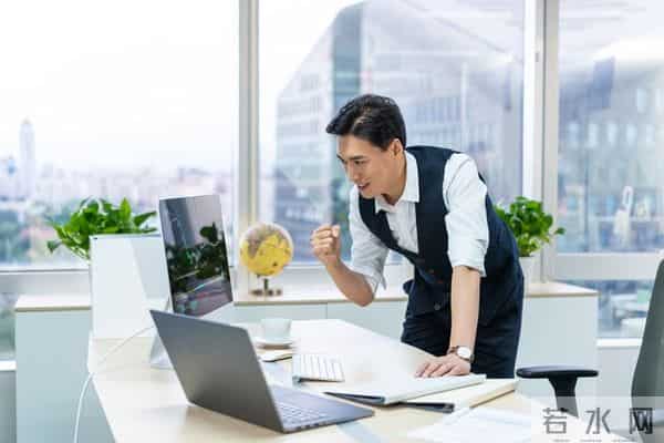 《拼命赚钱,是每个成年男人最清醒的体面和尊严》