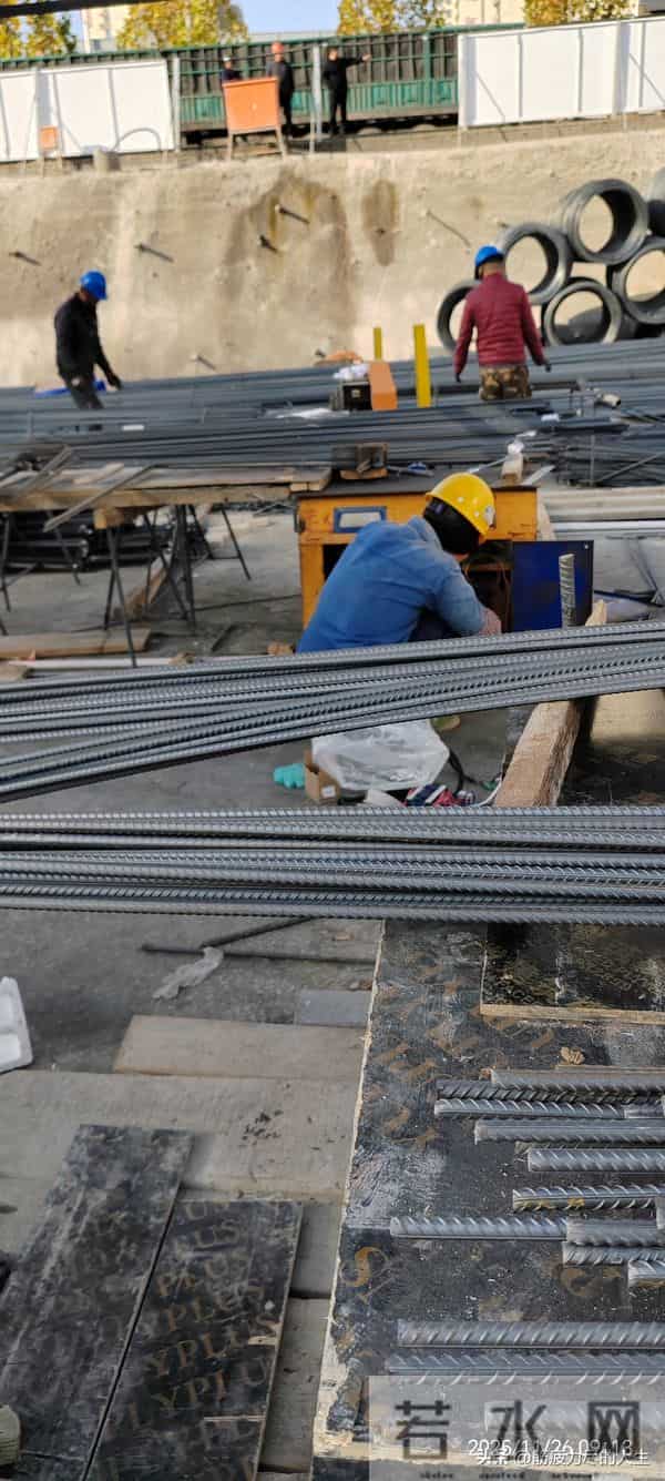 我的一个钢筋工工友经常累的鼻涕从鼻孔里出来,他难道不知道吗?