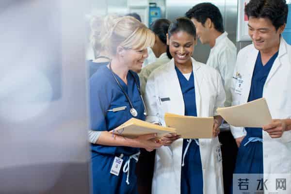 美国上中产高薪密码!医生律师程序员,咋一步步年薪破50万?