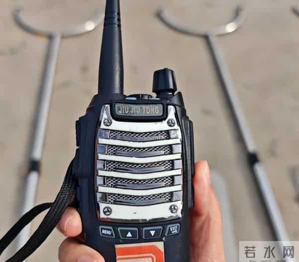 当代码敲不过35岁,他们捡起钢叉!大厂人的生存防御战有多真实