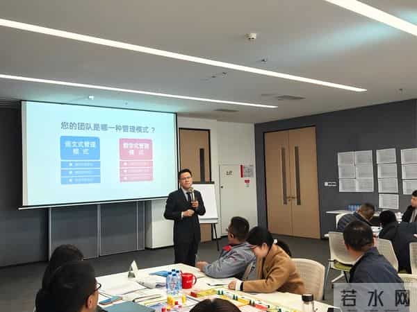 美国上中产高薪密码!医生律师程序员,咋一步步年薪破50万?