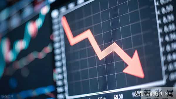 钱难挣时，聪明人都开始“不装了”；存款才是成年人最大的体面