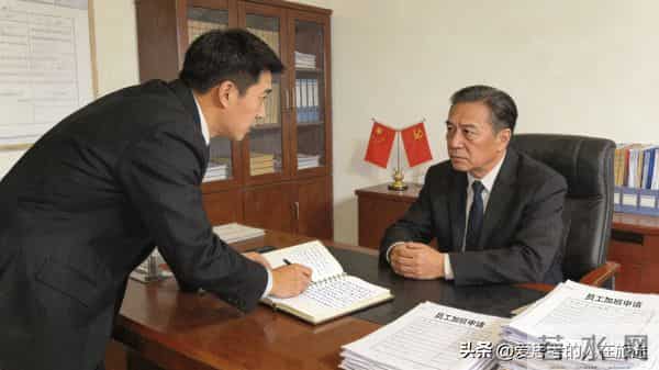 国企中层为啥只哄领导?3组数据说透现实