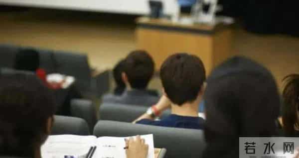 AI冲击下文科生的生存危机,“无用”专业为何反成就业市场新宠?