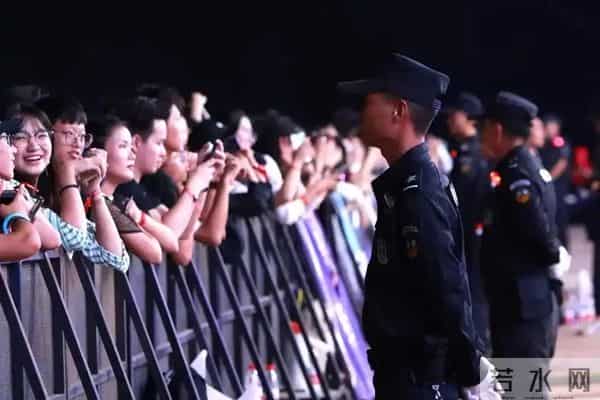 当代码敲不过35岁,他们捡起钢叉!大厂人的生存防御战有多真实