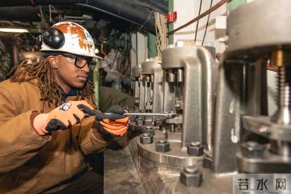 美国上中产高薪密码!医生律师程序员,咋一步步年薪破50万?