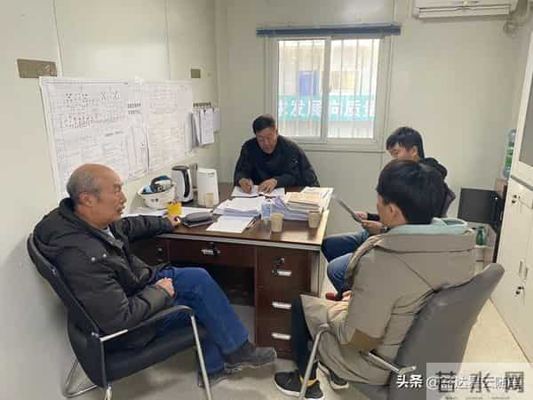 我认为,办公室主任的工作不是管人,而是平衡关系