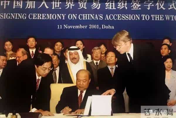 九十年代下岗潮:一代人的“硬着陆”与今天就业困境的镜鉴