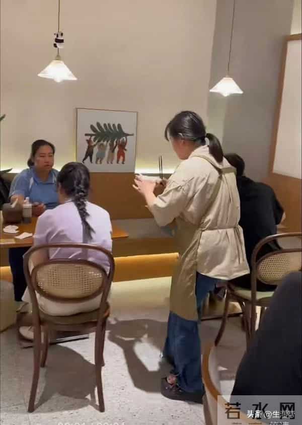 老板给员工“少发500块可休10天假”引讨论,回应:员工充分协商后一致同意,有人回老家、有人买机票出去玩