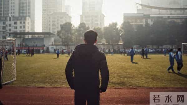 朋友在一所乡镇中学做校长，今年终于辞去校长职务了！