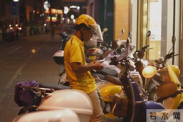 《拼命赚钱,是每个成年男人最清醒的体面和尊严》