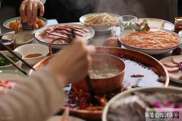 有人叫你参加饭局，你不想去，傻瓜才说“我有事，我不去了”